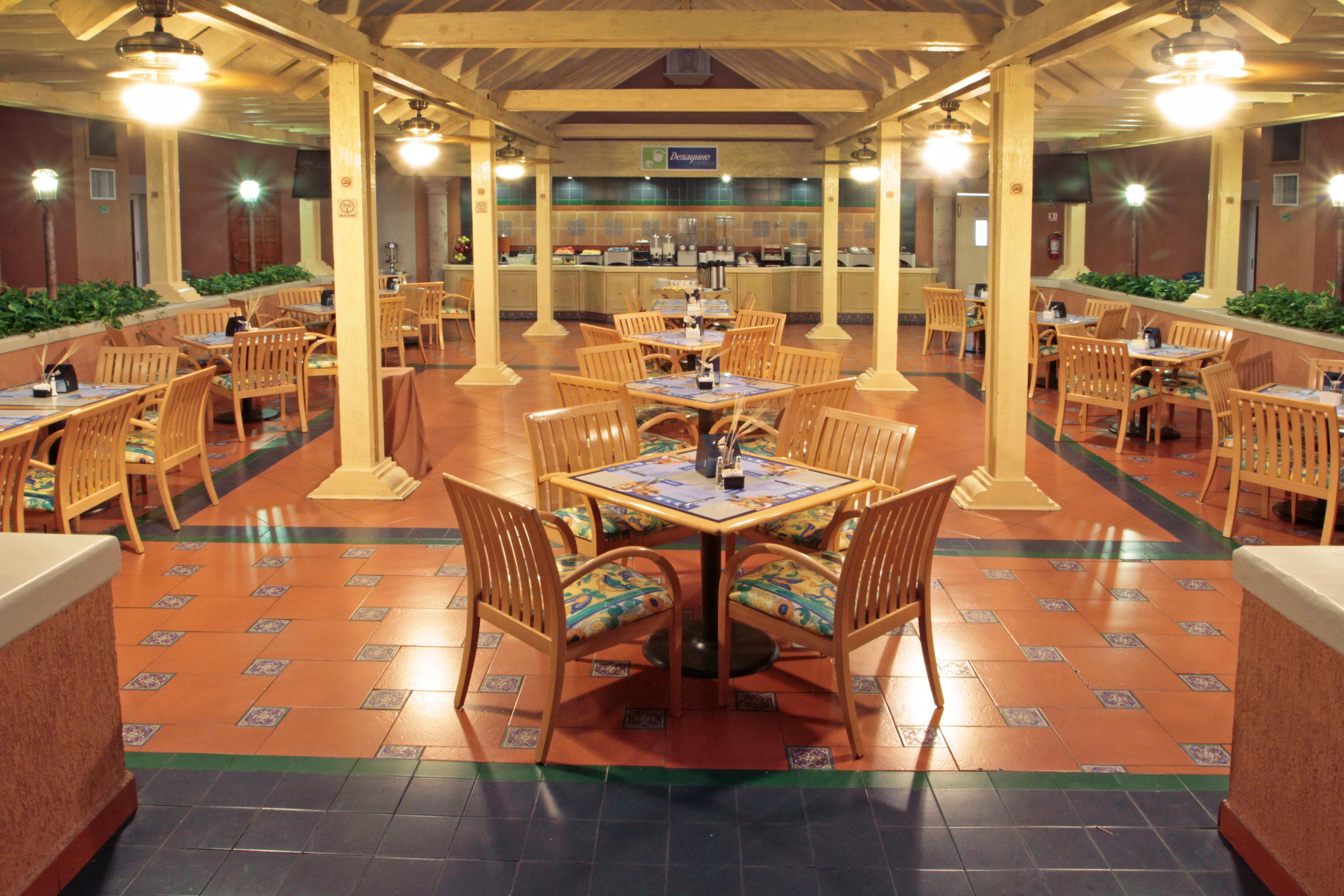 Holiday Inn Express Monterrey Galerias-San Jeronimo By Ihg Exterior photo