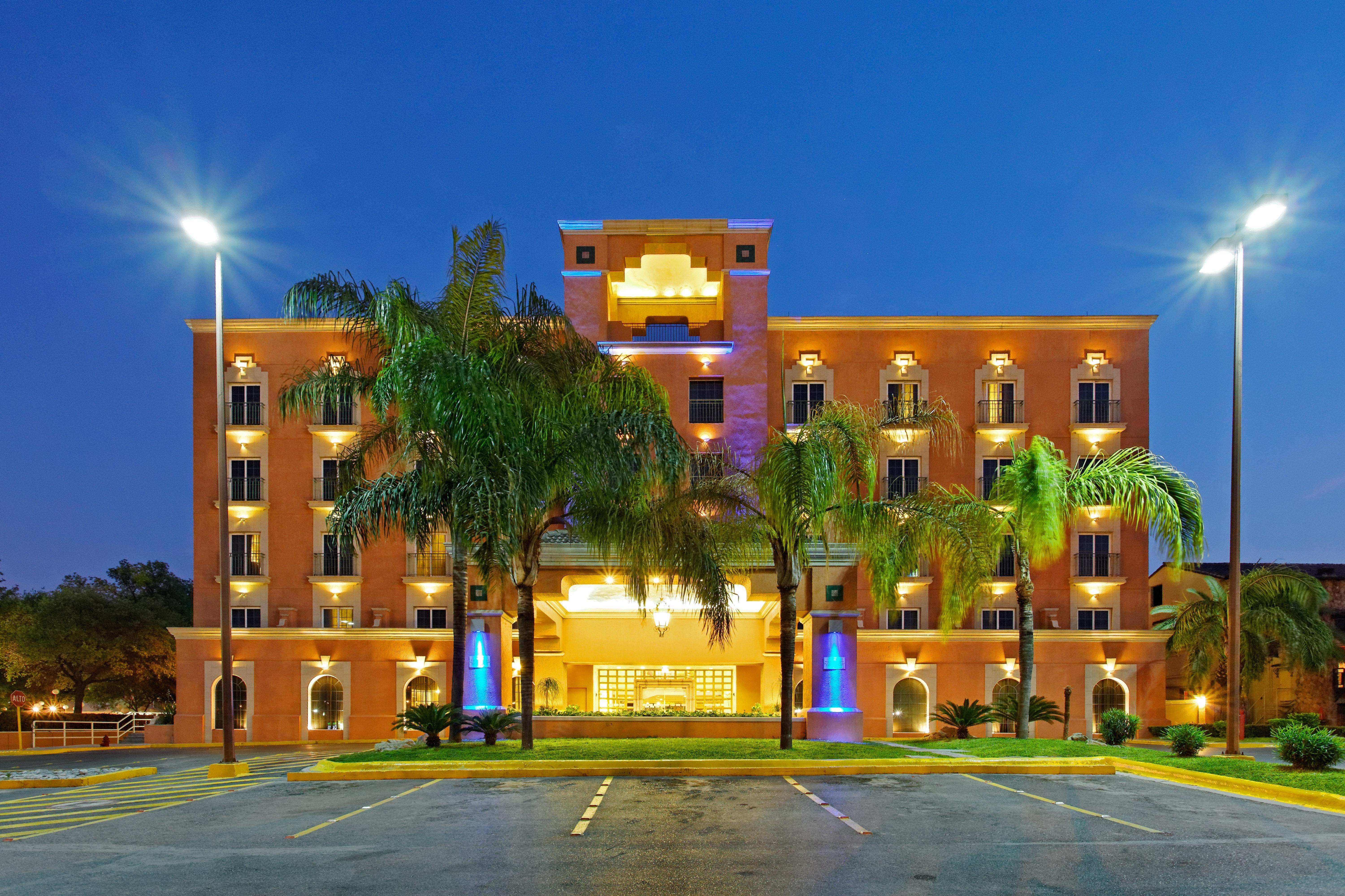 Holiday Inn Express Monterrey Galerias-San Jeronimo By Ihg Exterior photo
