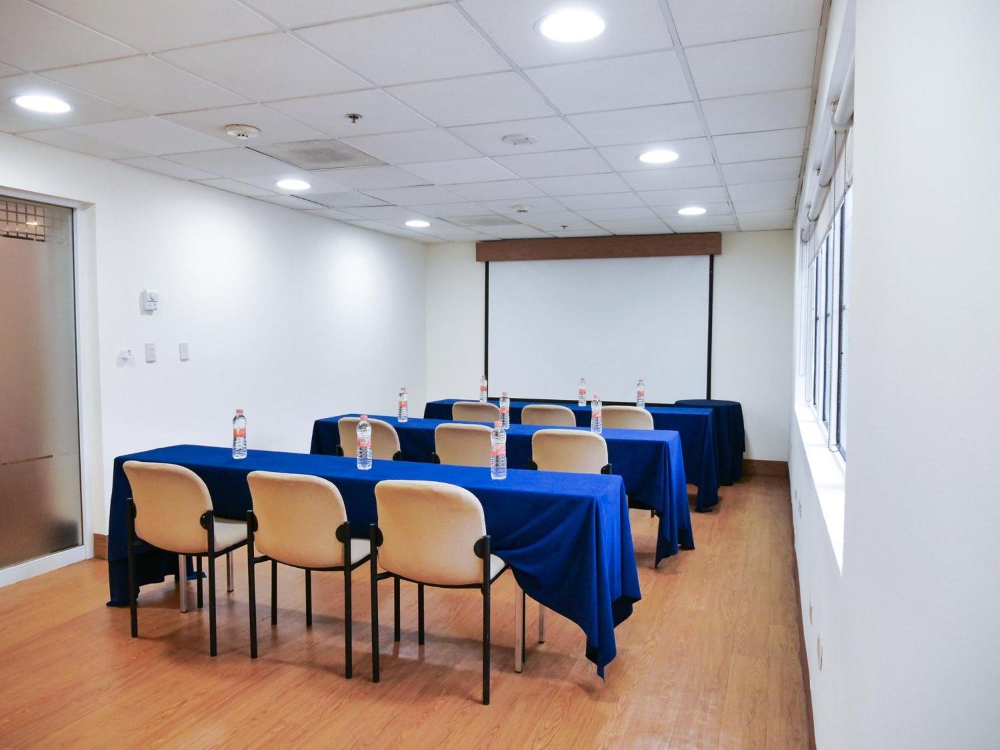 Holiday Inn Express Monterrey Galerias-San Jeronimo By Ihg Exterior photo