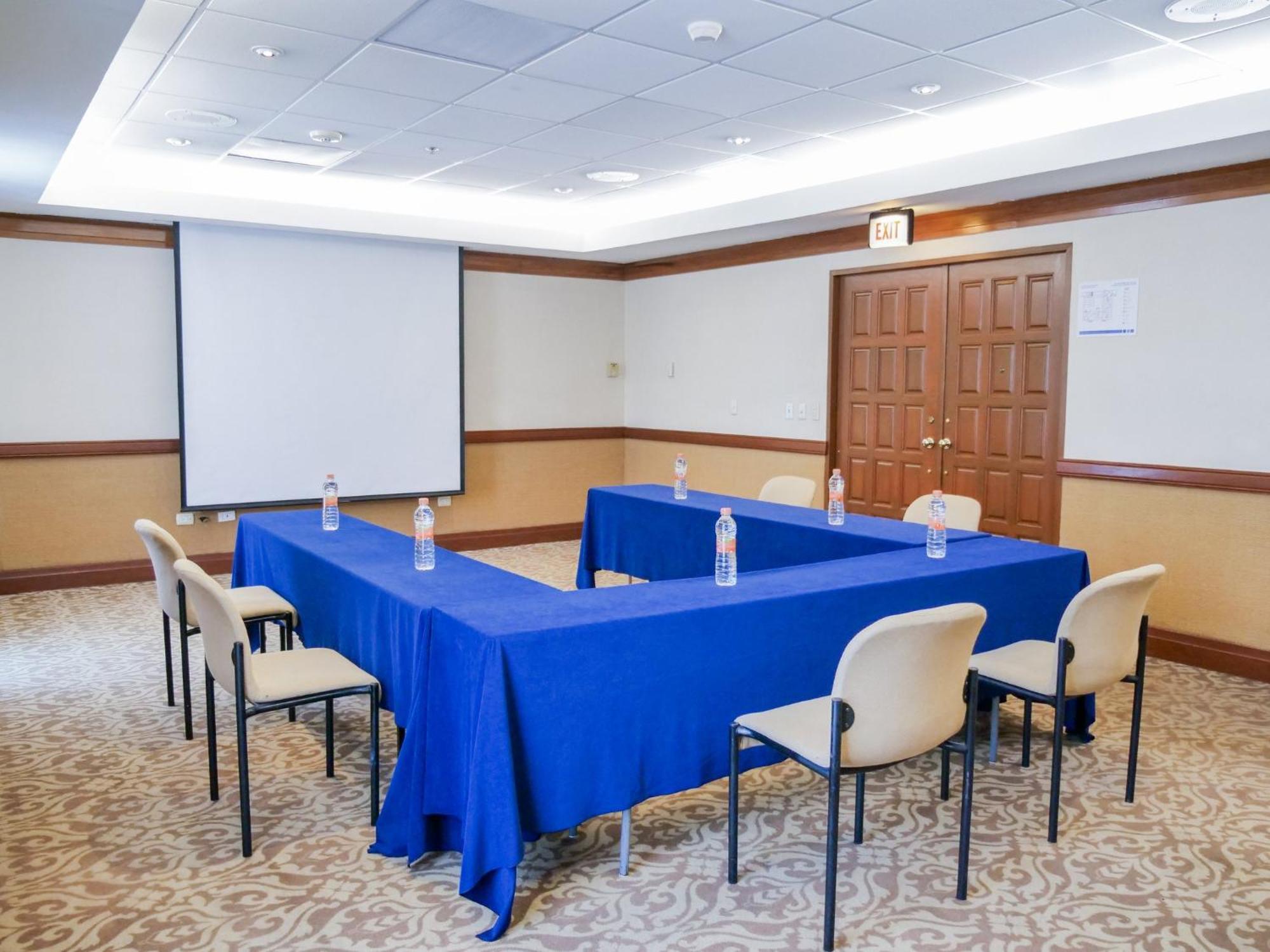 Holiday Inn Express Monterrey Galerias-San Jeronimo By Ihg Exterior photo