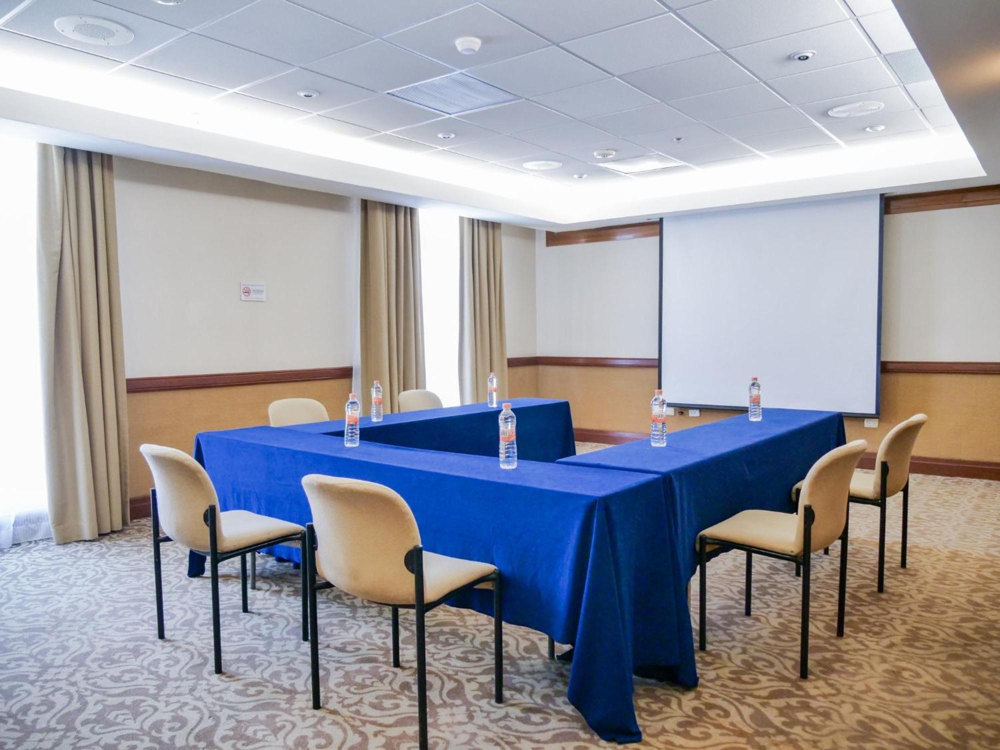 Holiday Inn Express Monterrey Galerias-San Jeronimo By Ihg Exterior photo